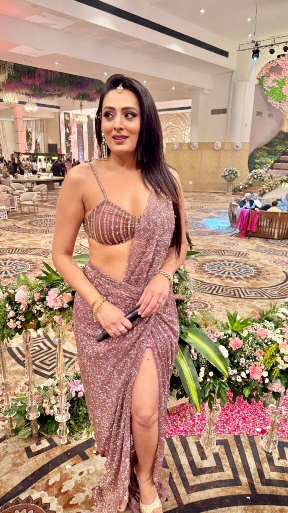 Rupa Khurana | Celebrity Emcee Rupa Khurana celebrity emcee hosting a live event on stage